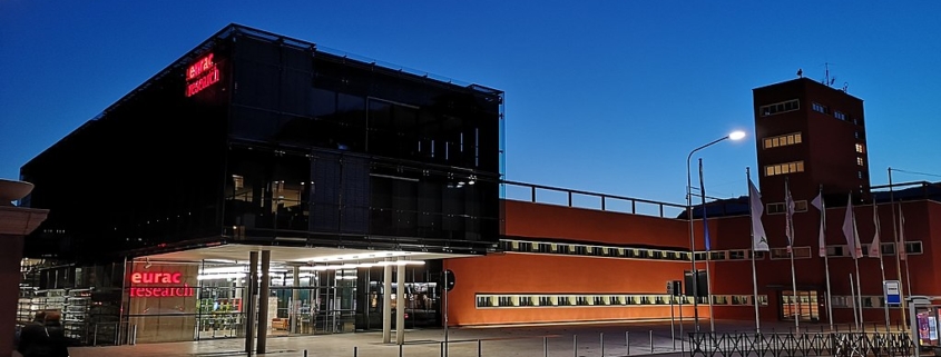 Die Gebäude des Forschungszentrums bei Nacht